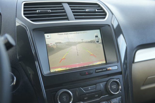 Certified 2017 Ford Explorer XLT w/ Equipment Group 201A image 30