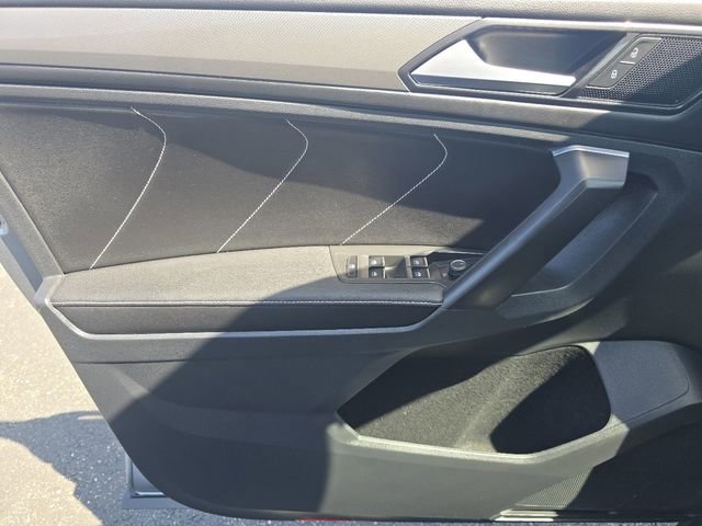 Used 2022 Volkswagen Tiguan SE AWD/4WD image 24