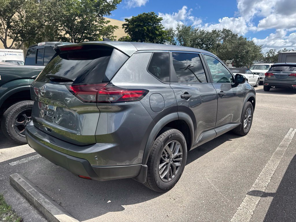 Used 2025 Nissan Rogue S AWD/4WD image 4