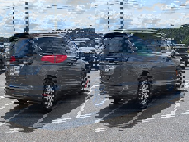 Used 2023 Chrysler Voyager LX image 4