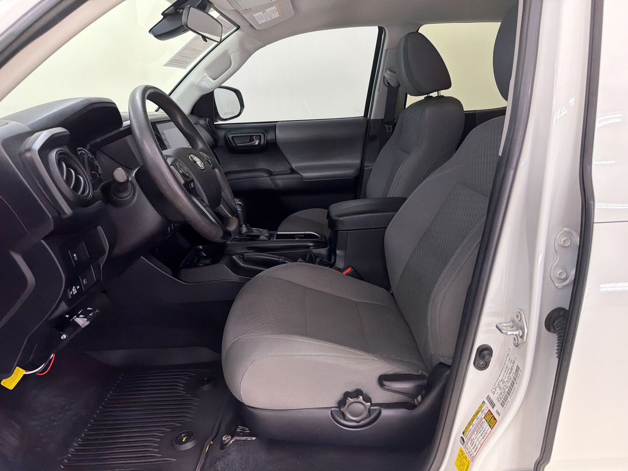 Used 2022 Toyota Tacoma SR AWD/4WD image 5