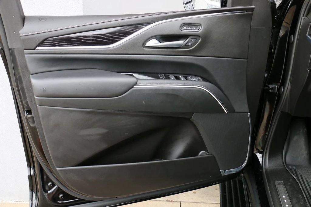 Used 2023 Cadillac Escalade Sport w/ LPO, ONYX Package AWD/4WD image 17