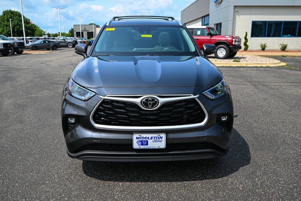 Used 2024 Toyota Highlander XLE AWD/4WD image 8