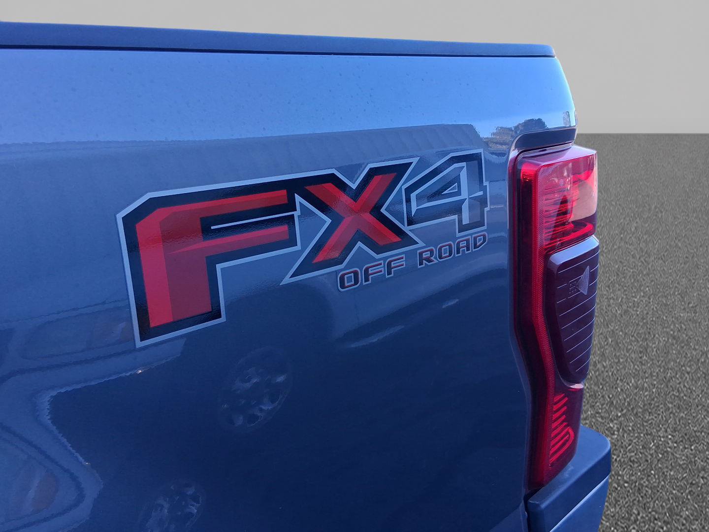 Certified 2022 Ford F250 XLT w/ XLT Premium Package AWD/4WD image 10