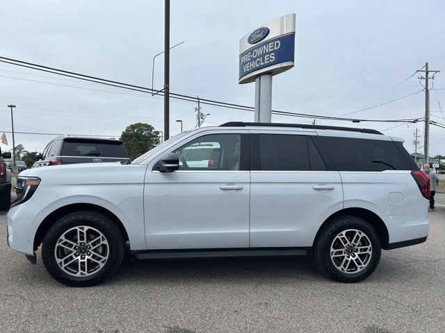 Certified 2025 Ford Expedition Active image 4