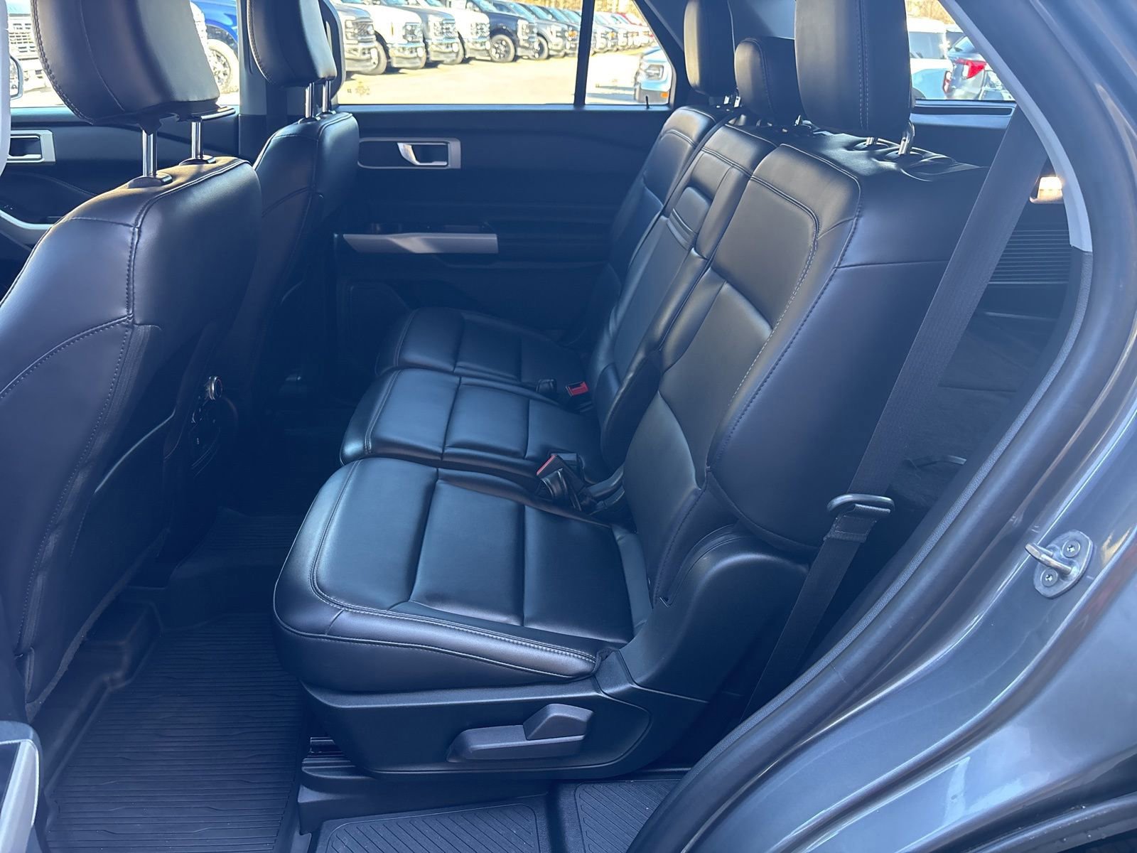 Certified 2022 Ford Explorer XLT w/ Equipment Group 202A AWD/4WD image 41