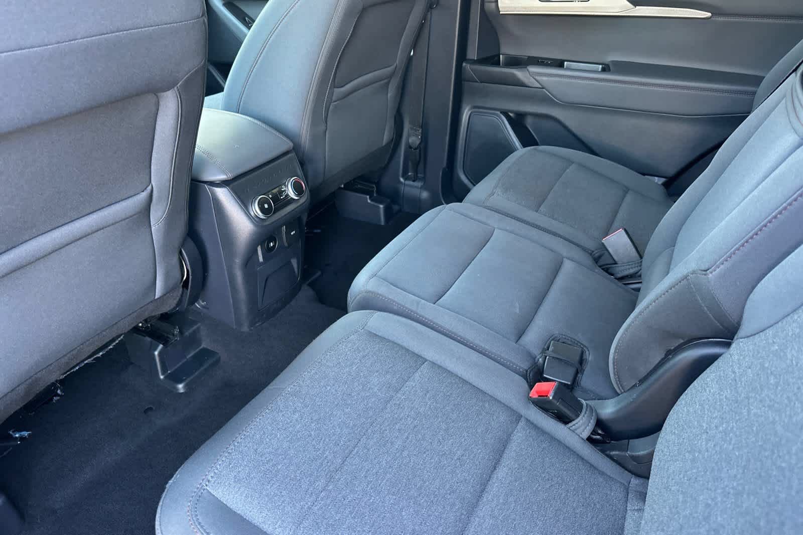 Certified 2025 Ford Explorer Active AWD/4WD image 4