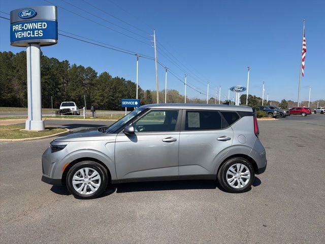 Used 2023 Kia Soul LX FWD image 5