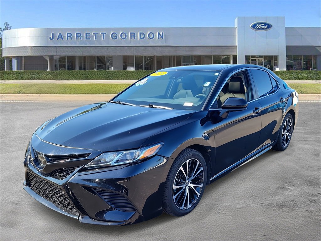 Used 2020 Toyota Camry SE image 2