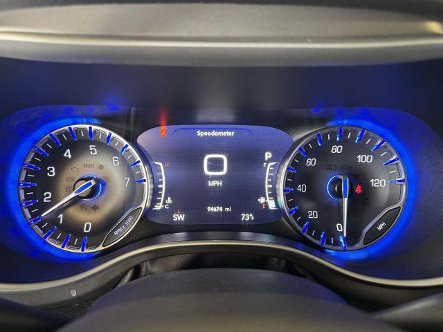Used 2022 Chrysler Pacifica Touring-L AWD/4WD image 3