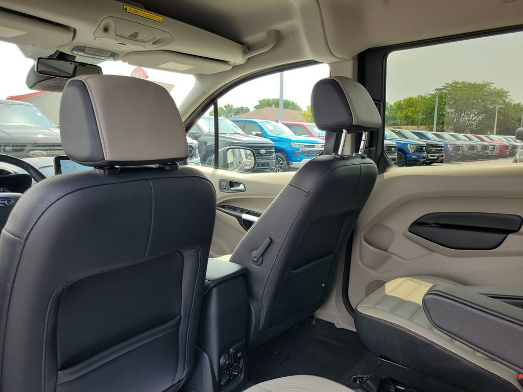 Certified 2023 Ford Transit Connect Titanium FWD image 16