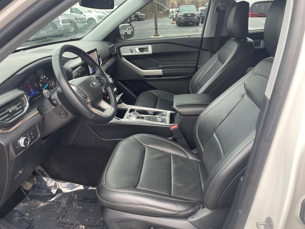Certified 2022 Ford Explorer Limited AWD/4WD image 13