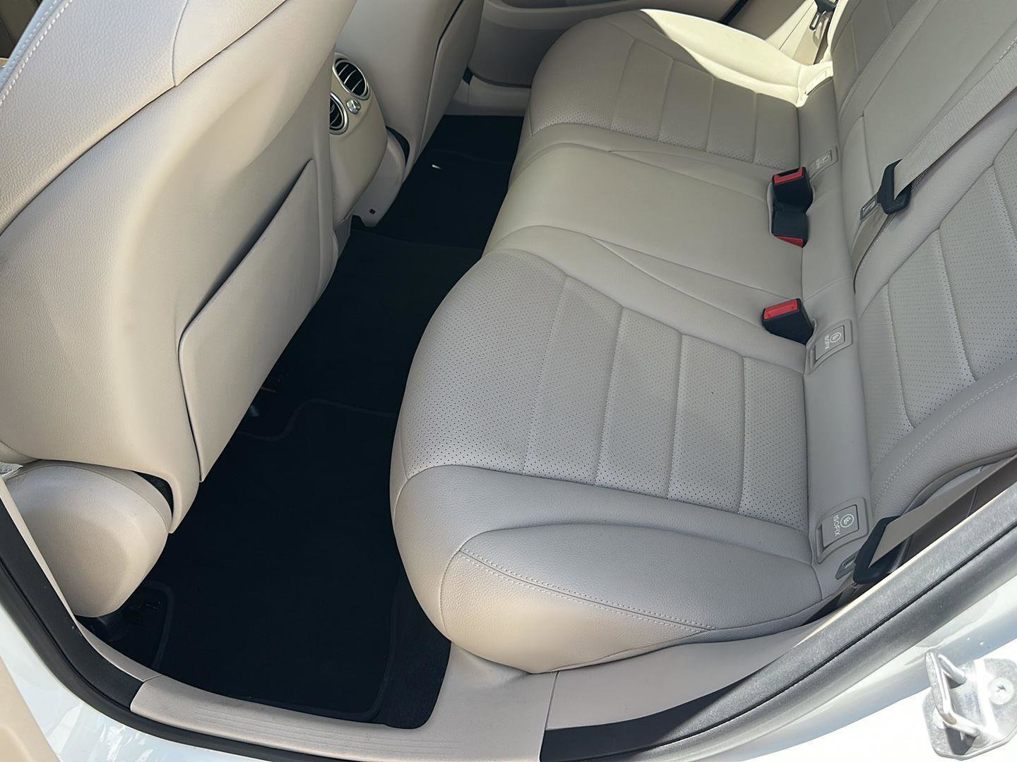 Used 2021 Mercedes-Benz GLC 300 4MATIC image 26