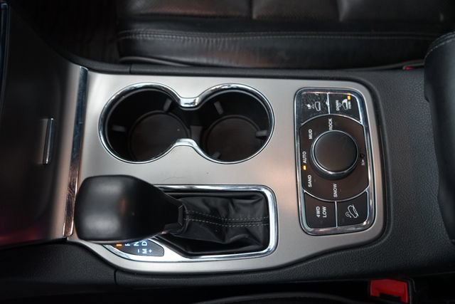 Used 2020 Jeep Grand Cherokee Overland AWD/4WD image 25