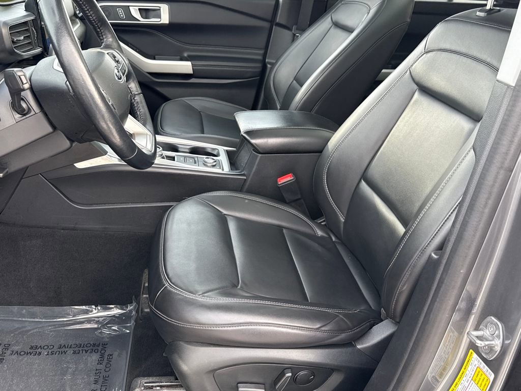 Certified 2022 Ford Explorer XLT w/ Equipment Group 202A image 15