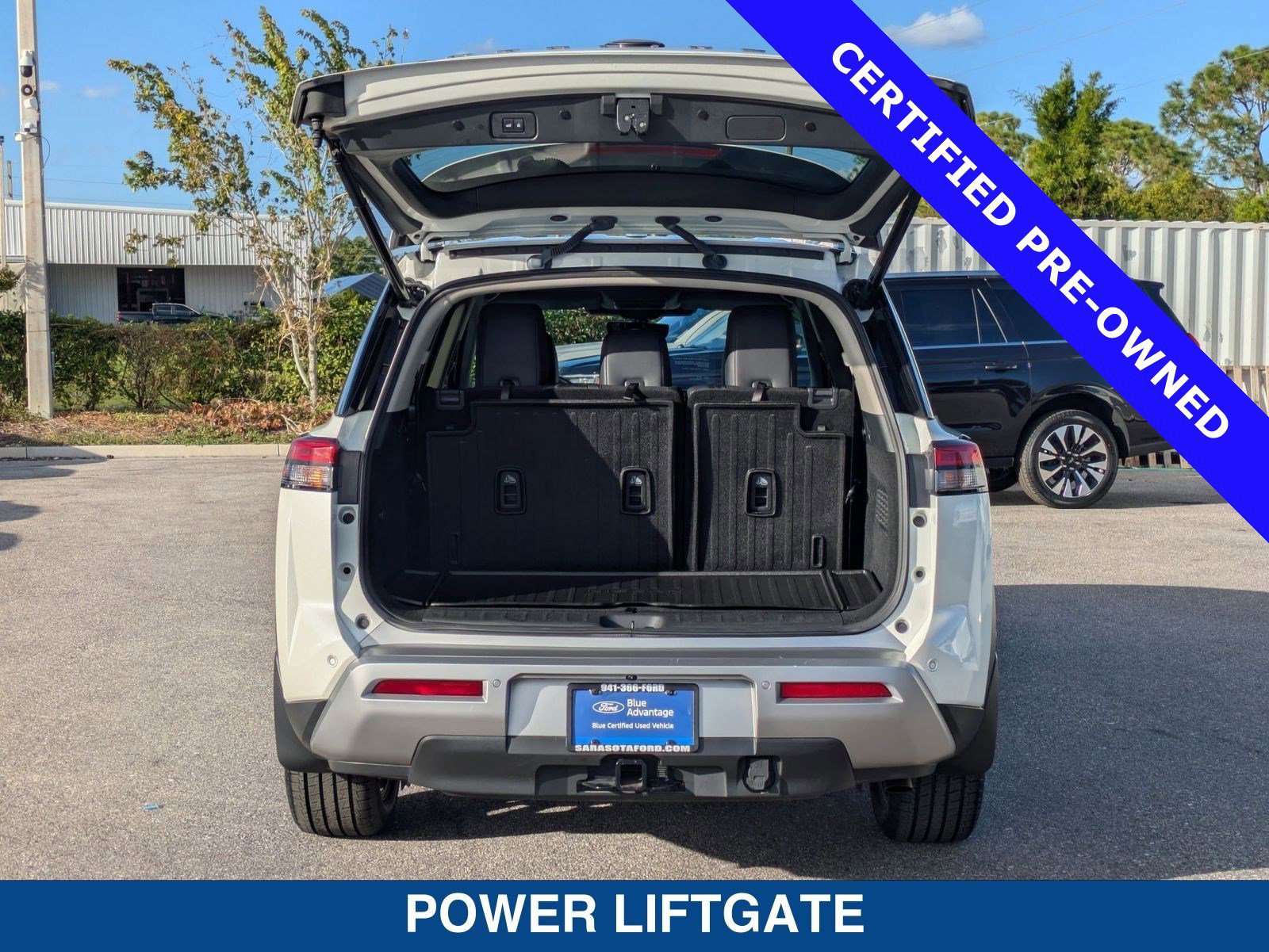 Used 2023 Nissan Pathfinder Platinum image 13