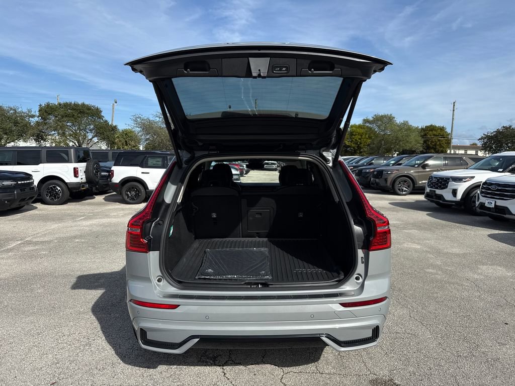 Used 2024 Volvo XC60 B5 Core w/ Protection Package Premier image 25