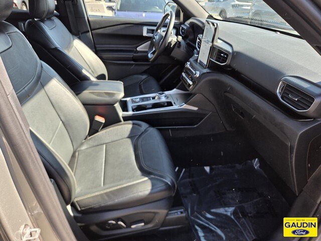 Certified 2020 Ford Explorer ST w/ Premium Technology Package AWD/4WD image 16