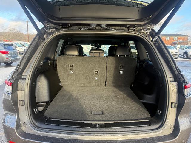 Used 2023 Jeep Grand Cherokee Altitude AWD/4WD image 9