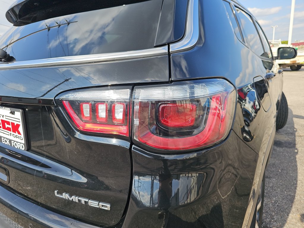 Used 2025 Jeep Compass Limited AWD/4WD image 33