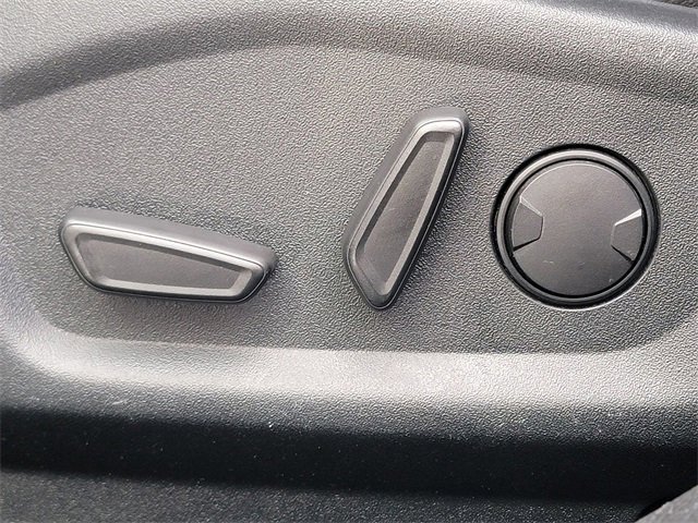 Certified 2019 Ford Explorer XLT w/ Equipment Group 202A image 4