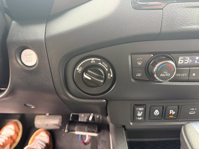 Used 2022 Nissan Frontier SV AWD/4WD image 18