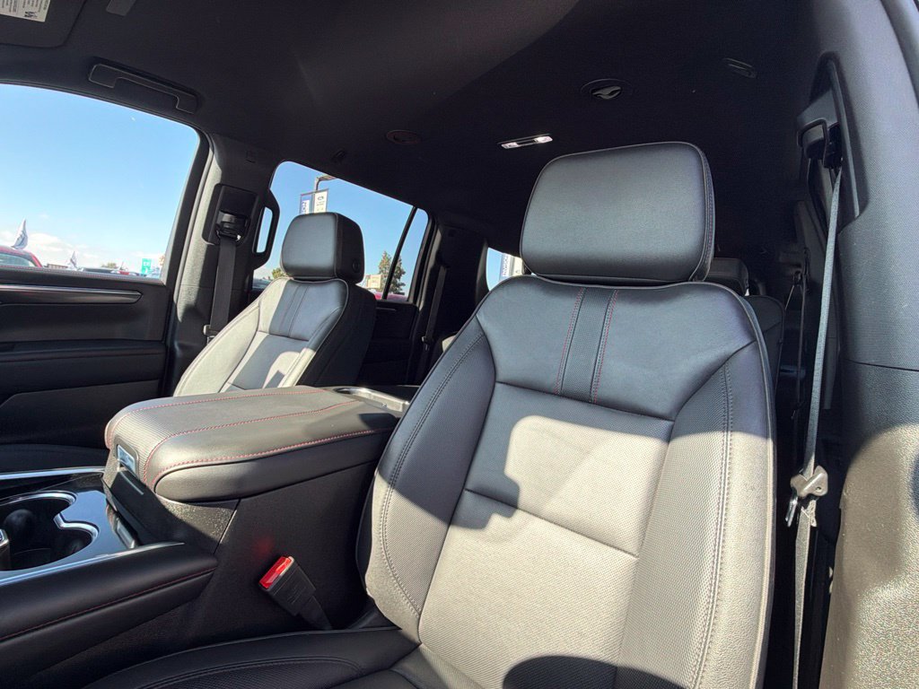Used 2026 Chevrolet Suburban RST RWD image 25