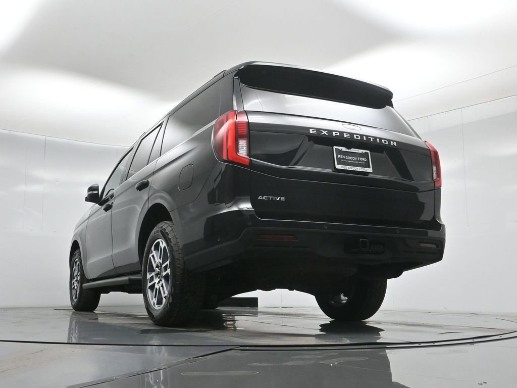 Certified 2025 Ford Expedition Active image 21