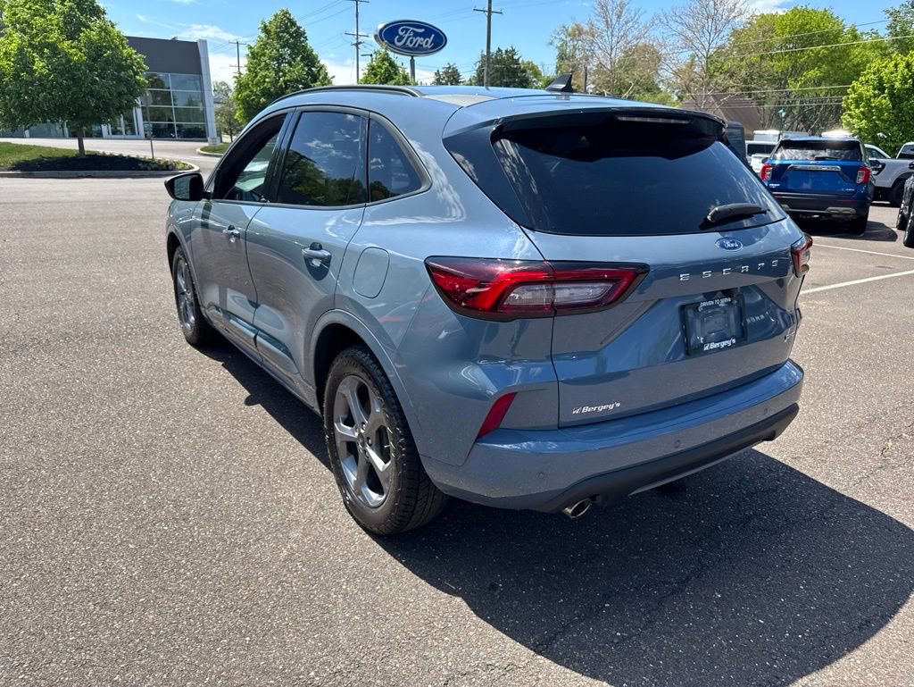 Certified 2023 Ford Escape ST-Line w/ Tech Pack #1 AWD/4WD image 9