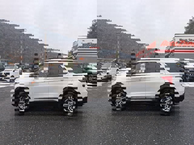 Certified 2020 Ford Explorer XLT w/ Equipment Group 202A image 3