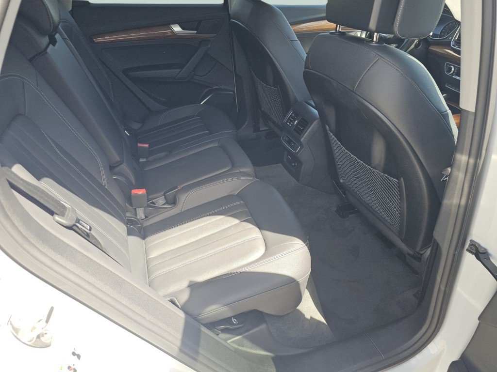 Used 2023 Audi Q5 2.0T Premium w/ Convenience Package AWD/4WD image 5