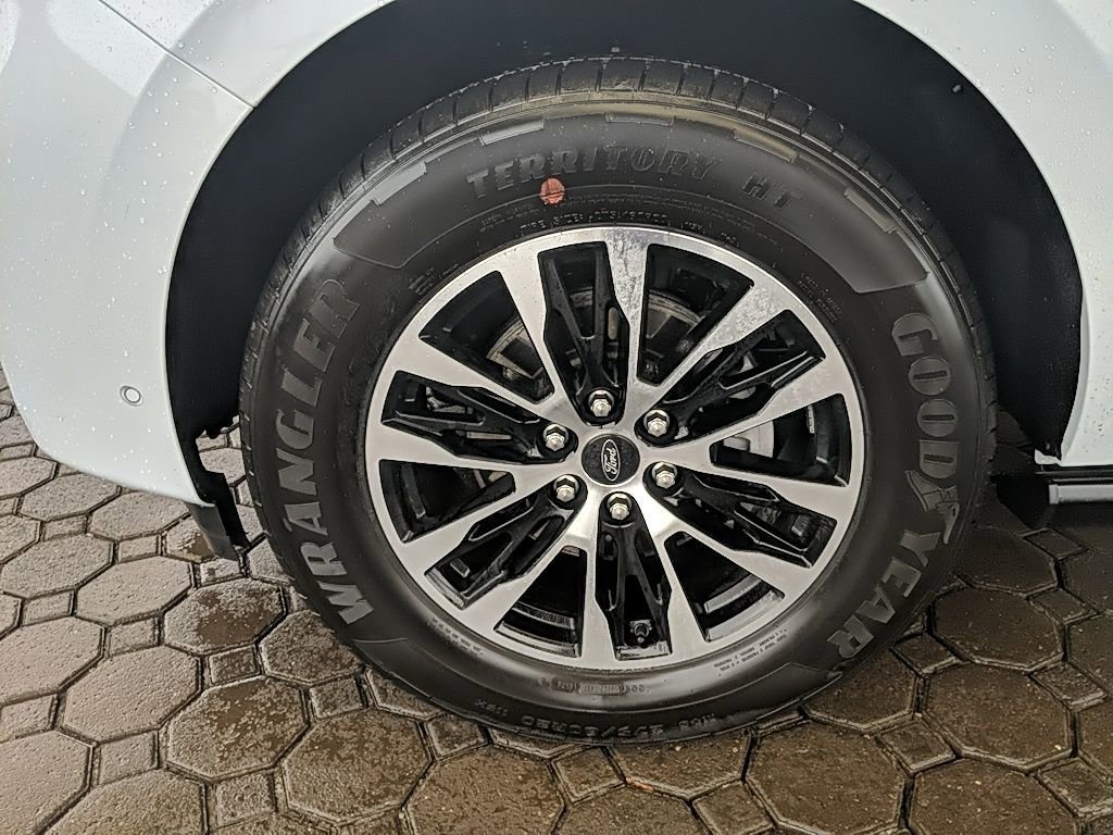 Certified 2025 Ford Expedition Max Platinum image 11