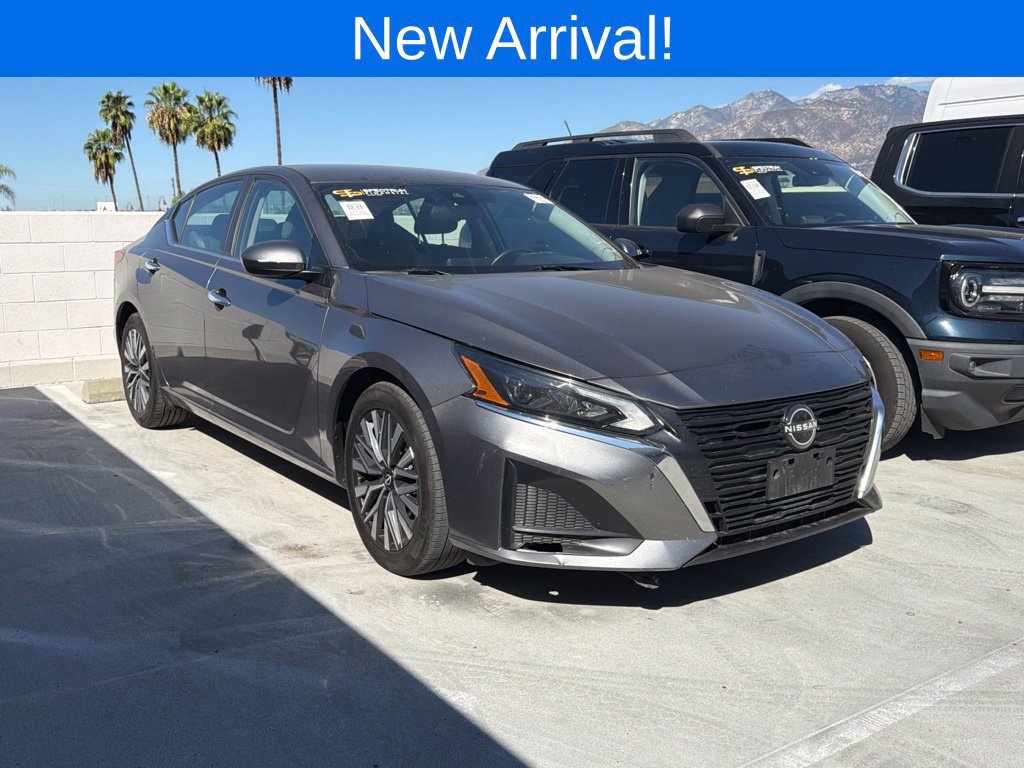 Used 2023 Nissan Altima 2.5 SV FWD image 1