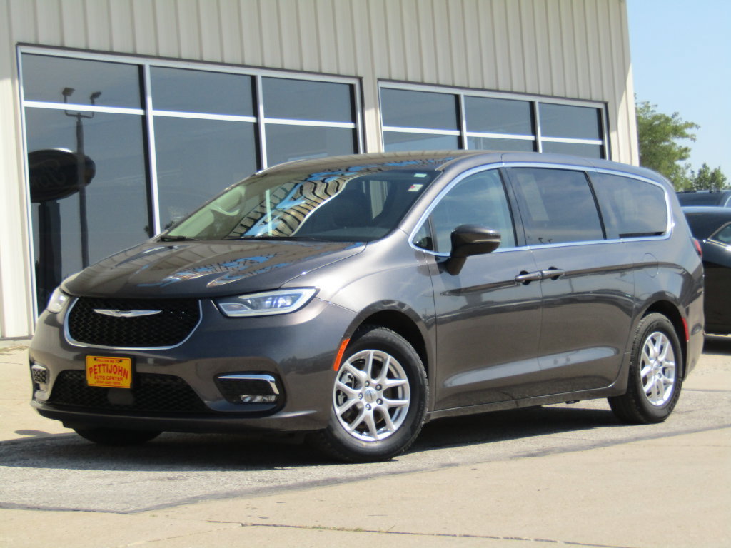 Used 2023 Chrysler Pacifica Touring-L FWD image 12