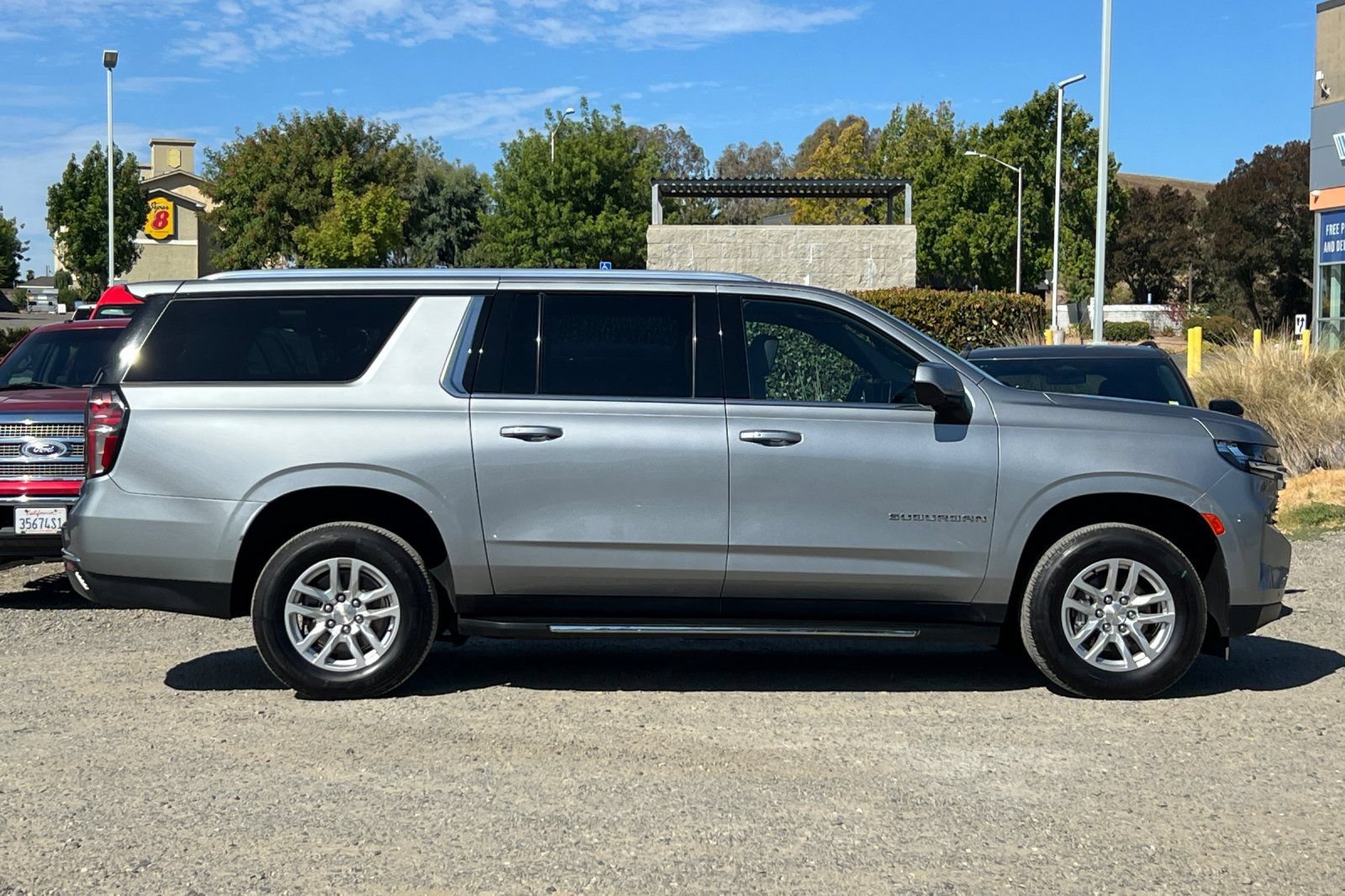 Used 2024 Chevrolet Suburban LT AWD/4WD image 3