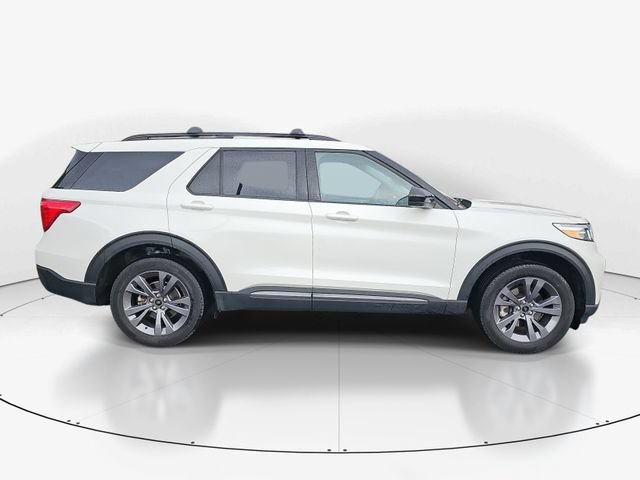 Certified 2023 Ford Explorer XLT w/ Equipment Group 202A AWD/4WD image 3