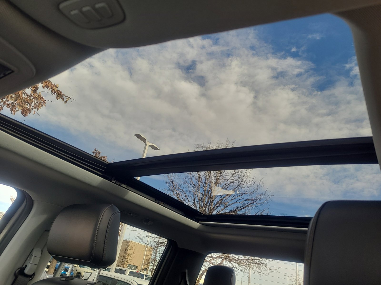 Certified 2025 Ford F350 Lariat w/ Black Appearance Package image 33