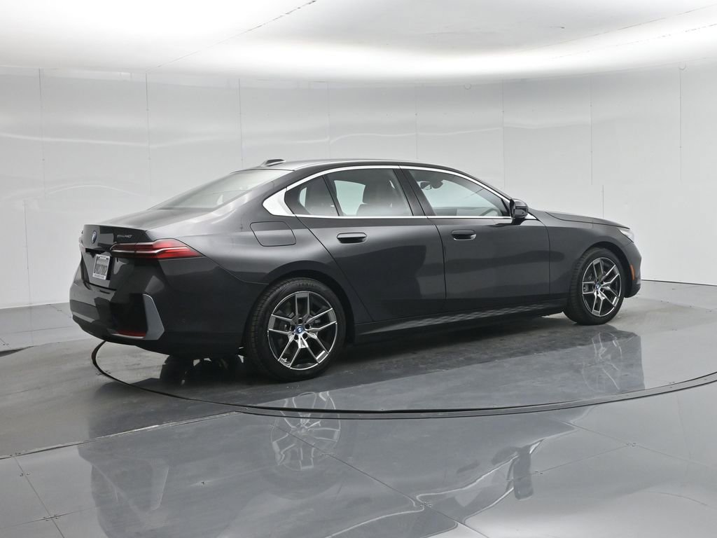 Used 2024 BMW i5 eDrive40i image 32