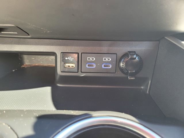 Used 2022 Toyota Highlander LE image 24