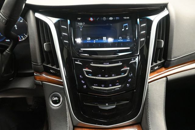 Used 2018 Cadillac Escalade Luxury AWD/4WD image 16