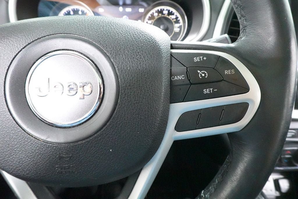Used 2017 Jeep Cherokee Overland AWD/4WD image 15