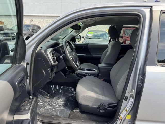 Used 2018 Toyota Tacoma SR5 w/ Four Season Floor Mat Package AWD/4WD image 17