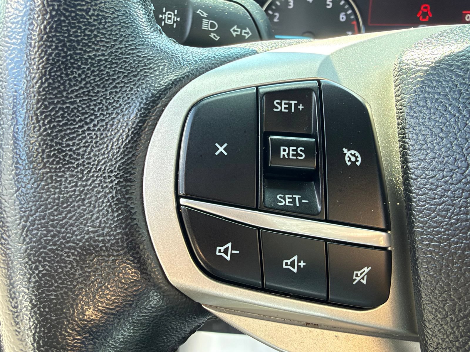 Certified 2022 Ford Explorer XLT w/ Equipment Group 202A AWD/4WD image 17