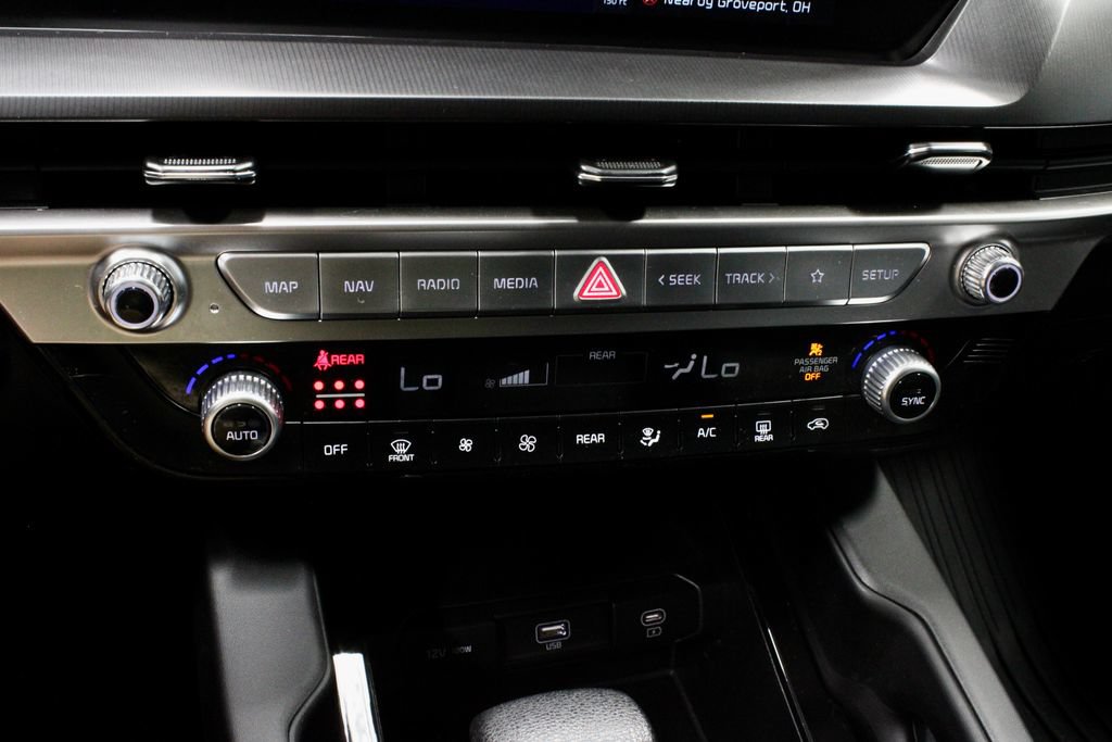 Used 2025 Kia Telluride LX FWD image 31
