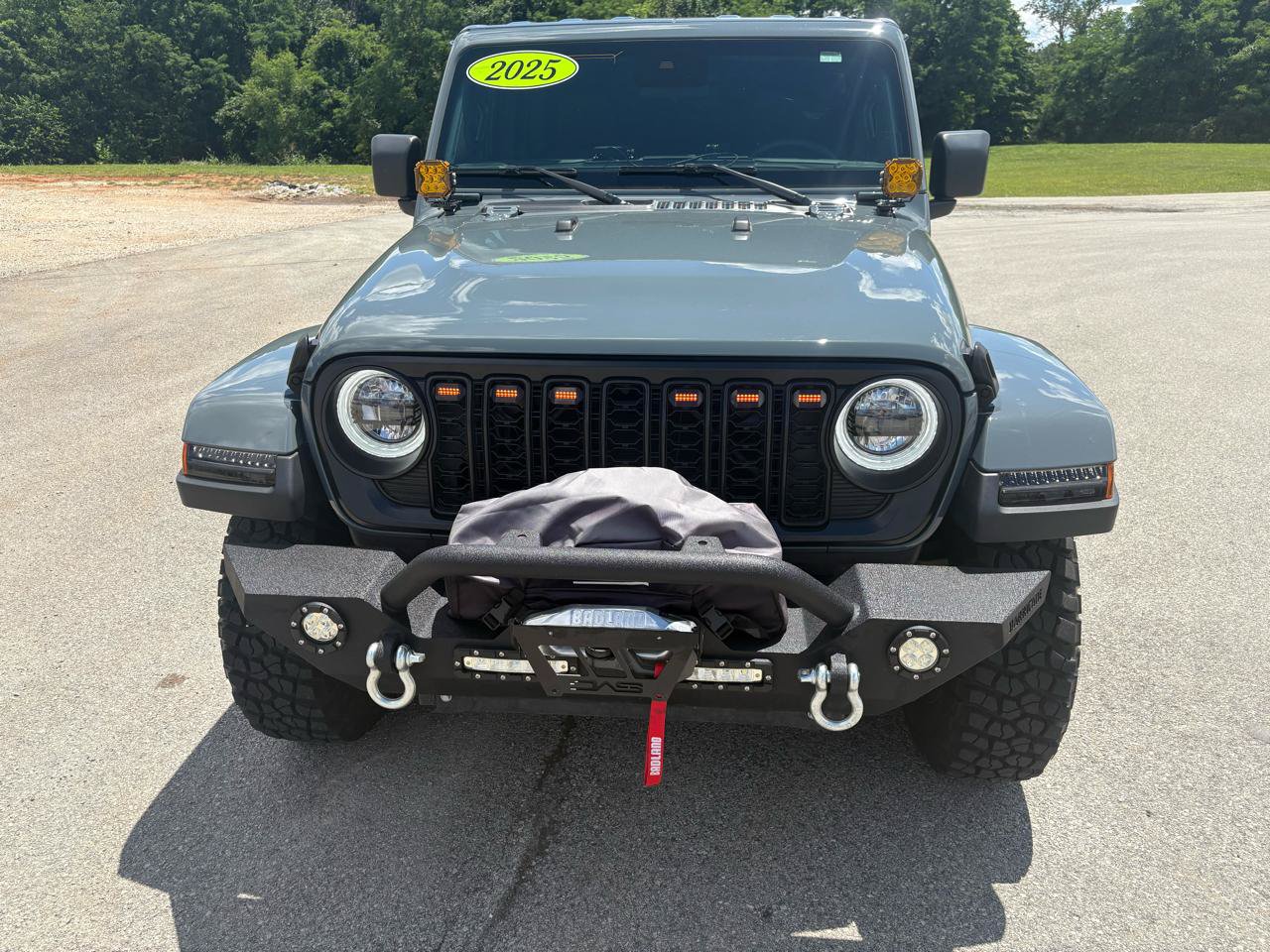 Used 2025 Jeep Gladiator Sport AWD/4WD image 8