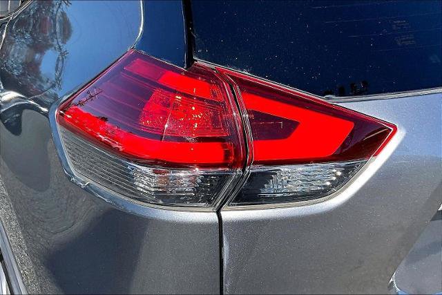Used 2017 Nissan Rogue SV FWD image 30
