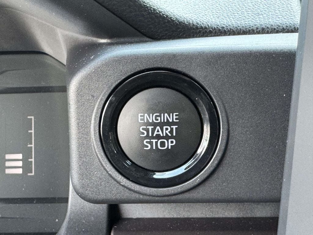 Used 2024 Toyota Tacoma SR5 AWD/4WD image 10