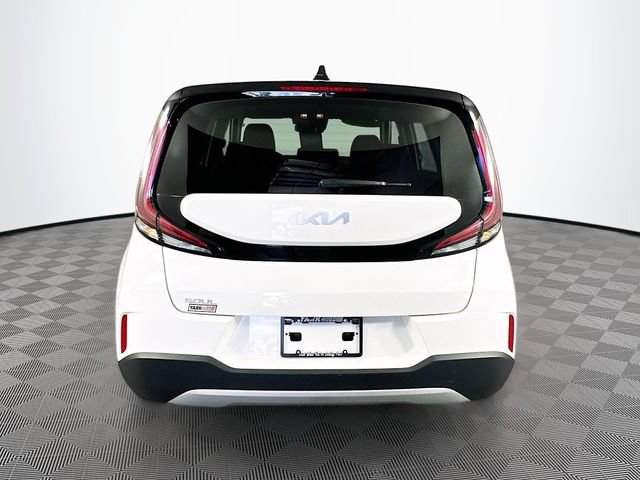 Used 2025 Kia Soul LX w/ LX Technology Package FWD image 11