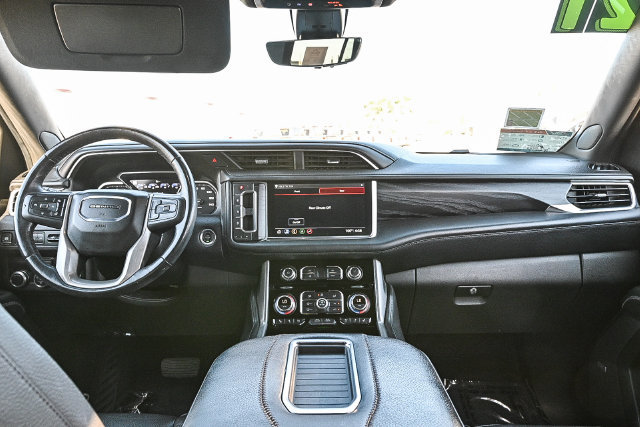 Used 2021 GMC Yukon Denali w/ Denali Premium Package RWD image 15