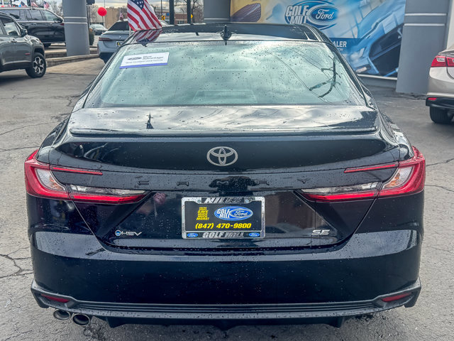 Used 2025 Toyota Camry SE image 3